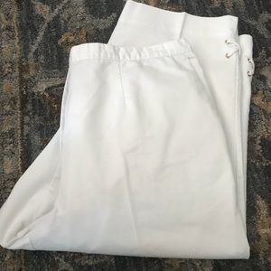 Alfred Dunner White Capri pants